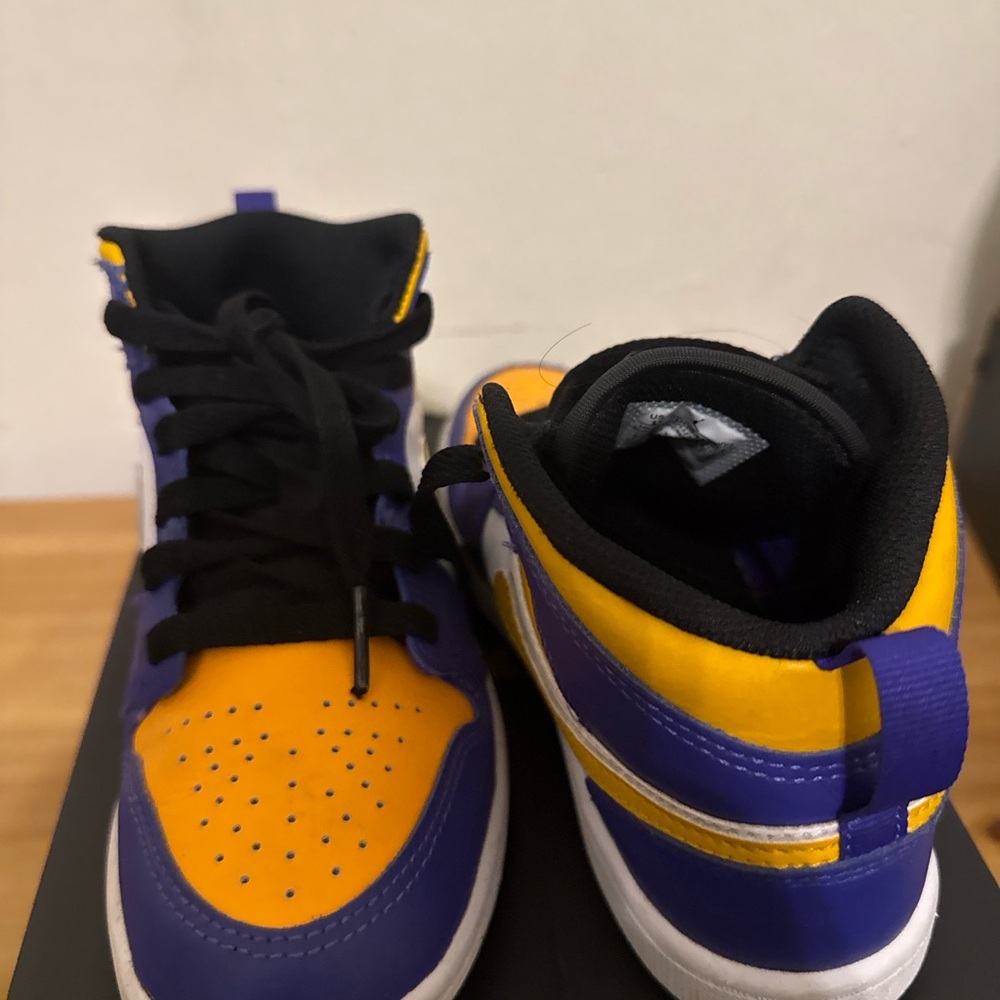 Air Jordan 1 Mid “Lakers” (Kids)
